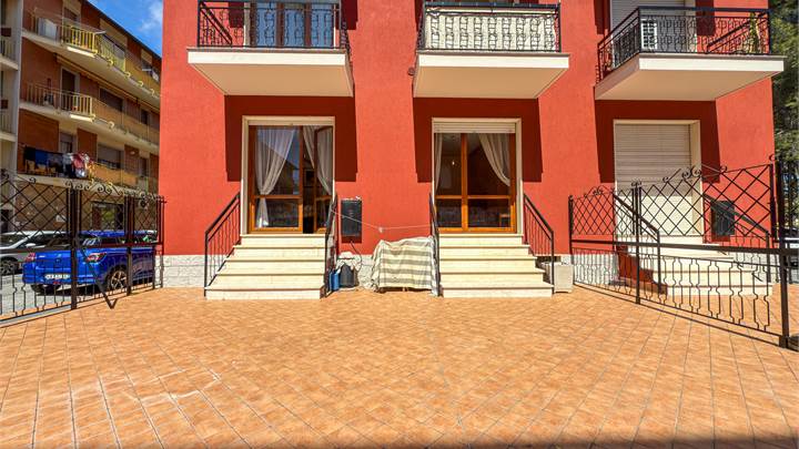 Grande appartamento ampia terrazza e posto auto!!