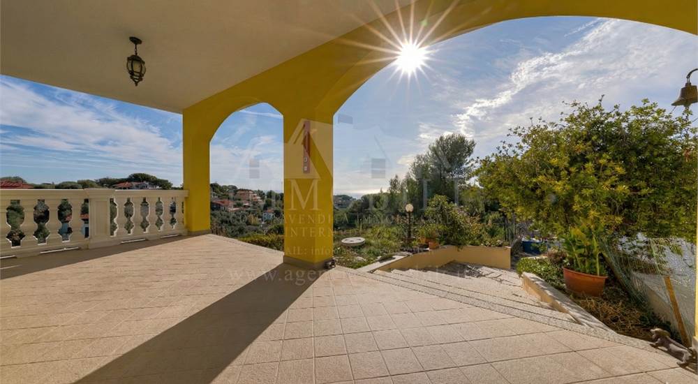 portico